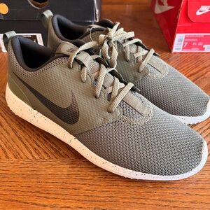 Nike Men's Olive Green Golf shoes DS no box sz 9